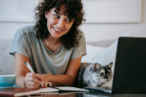 woman and a cat looking at a laptop | 5 Characteristics of a Good Goal